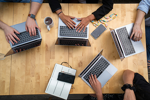 meeting-laptops
