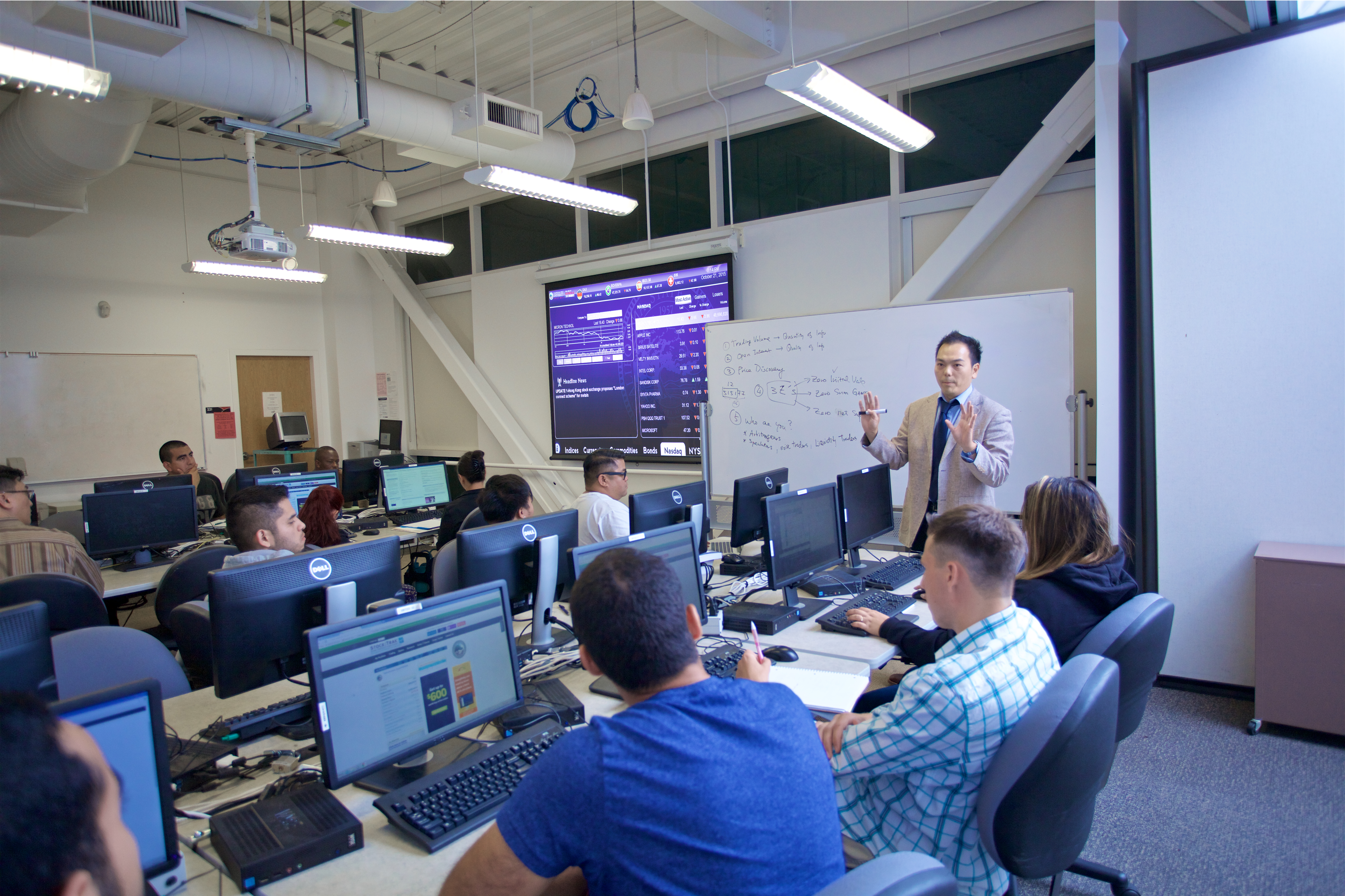 Scott Fung teaching in Finance Lab