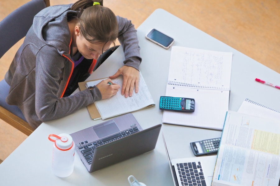 students-in-lobby
