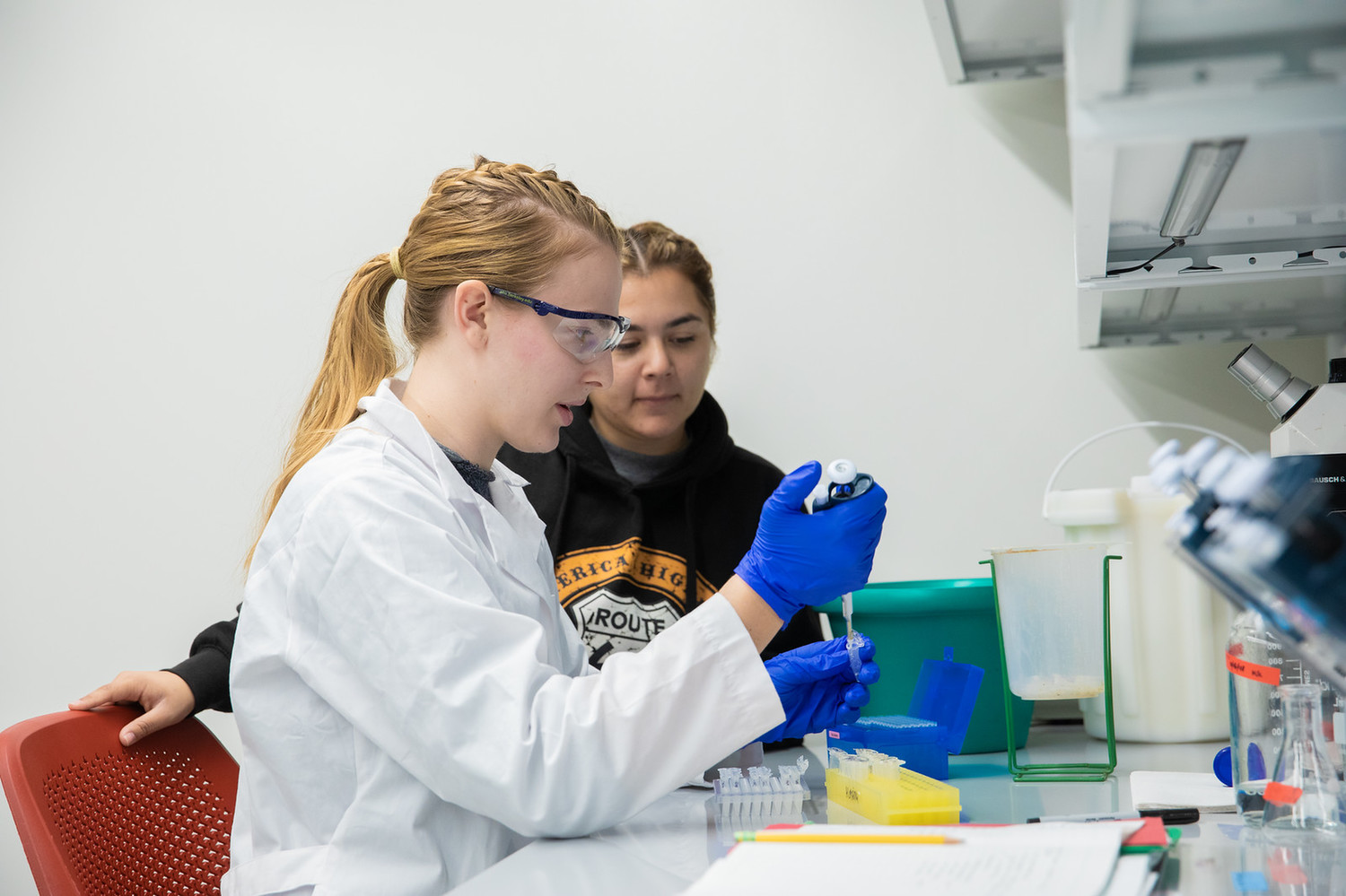 Students practicing sequencing technique in Cal State East Bay's molecular lab