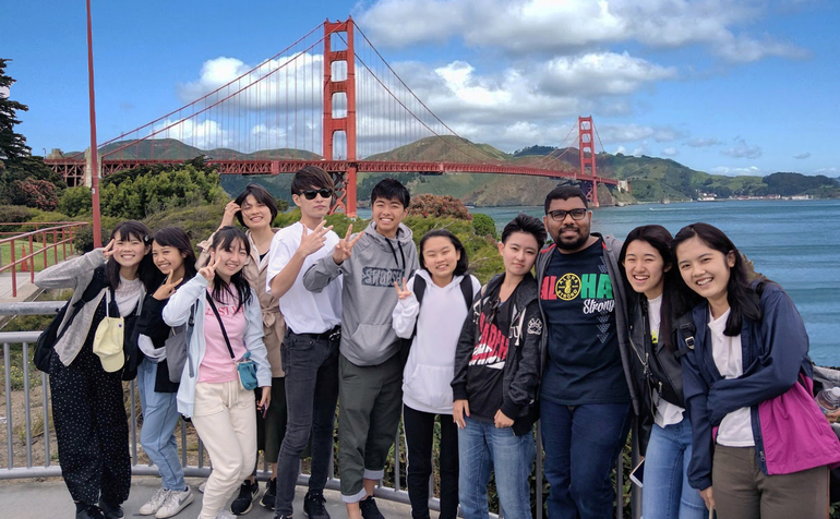 highschool students at the Golden Gate Bridge