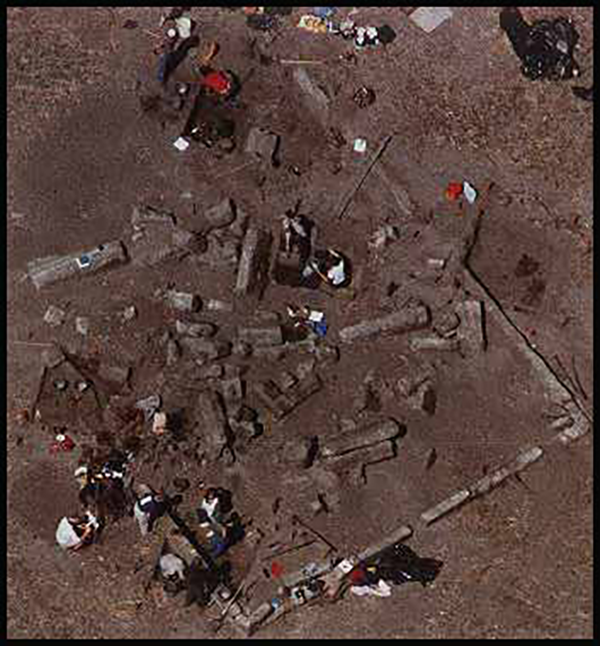 Aerial view of the ruins of the Japanese Commissioners' Office under excavation in 1988