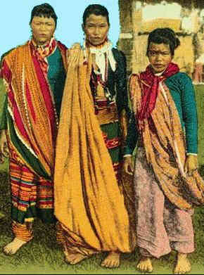 Tiruray women in traditional clothing