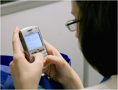 texting (by: Getty Images/Chicago Tribune)