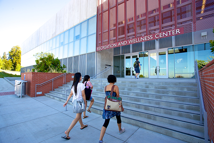 An image of students entering the RAW building